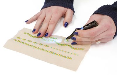 Nifty Notions - Glow Bright Duo-LED Tweezer and LED Seam Ripper